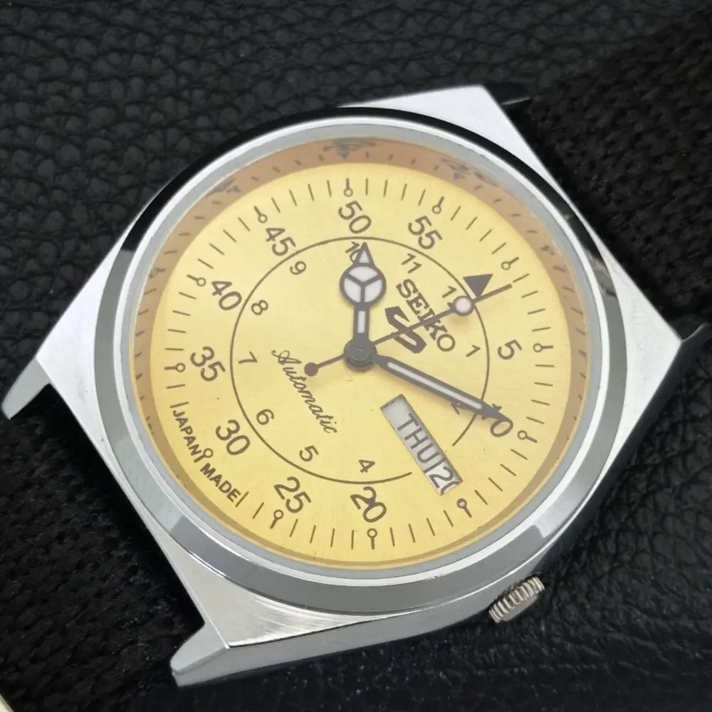 Vintage 1974 Seiko Automatic Mens Silver Watch W/daydate & Yellow accents - Picture 6 of 10